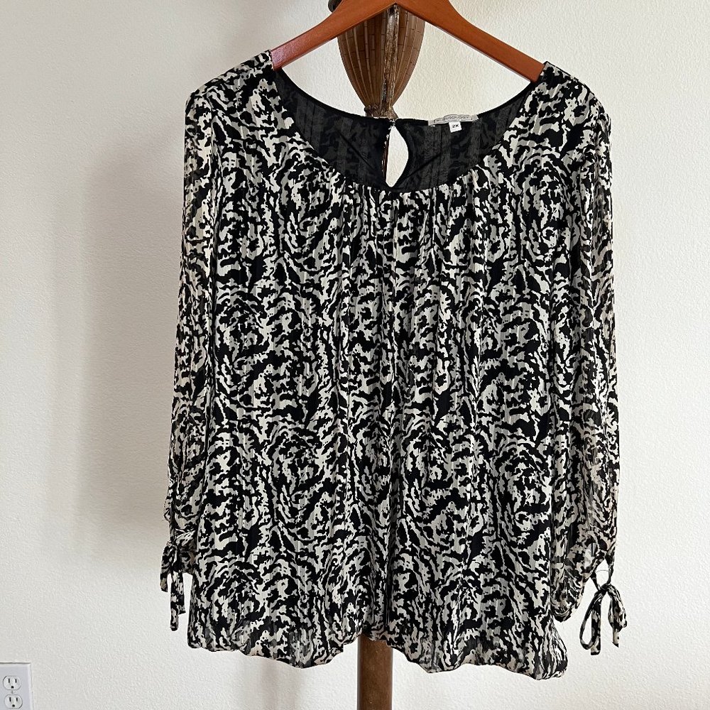 Blousology Women's Size 2X Abstract Long Sleeve Scoop-Neck Tie-Cuff Blouse